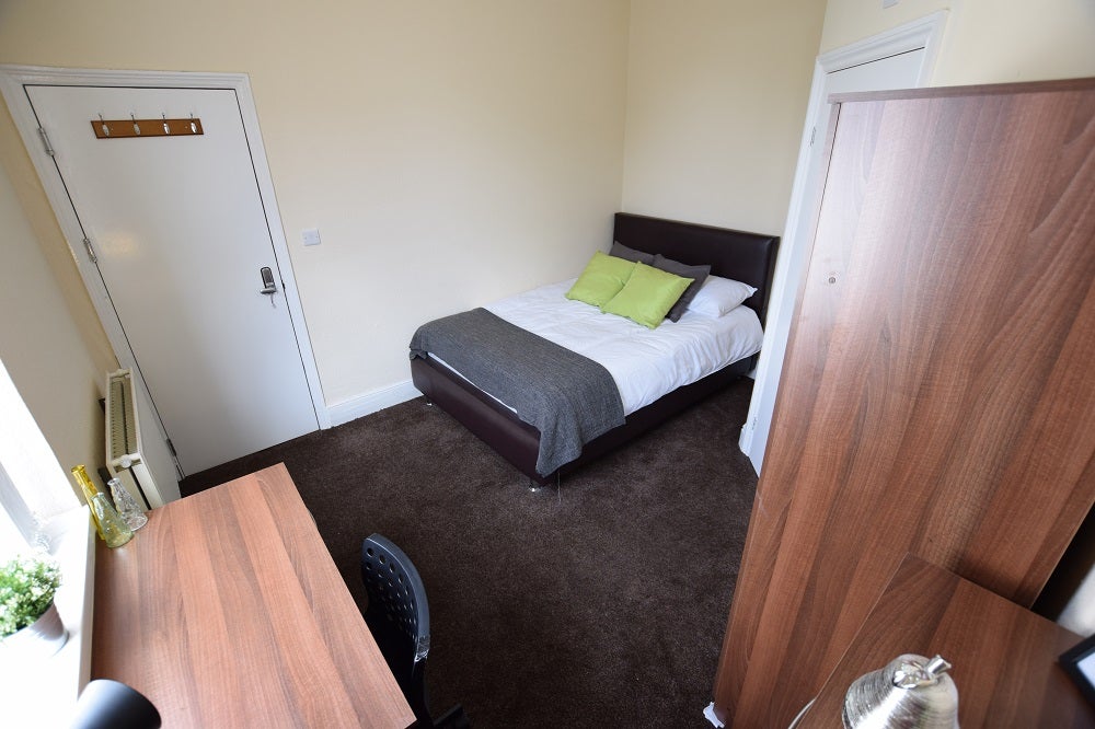 Room Hunton Road in Birmingham