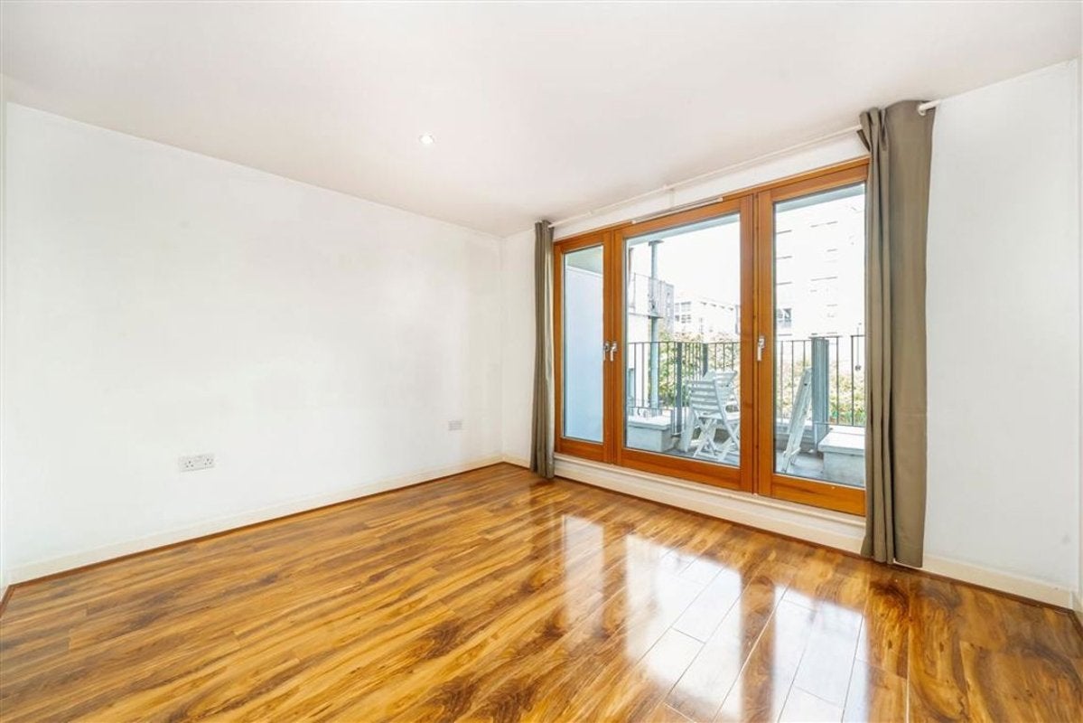 Flat Kingsland Road in Greater London
