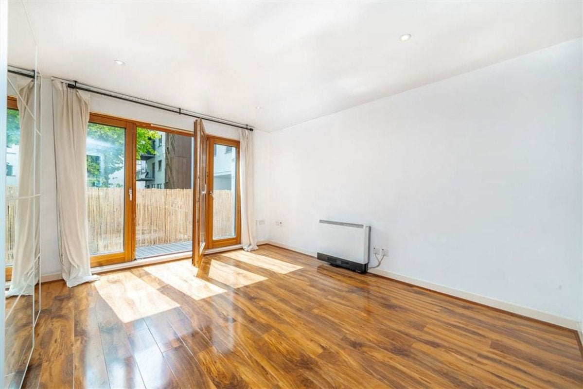 Flat Kingsland Road in Greater London