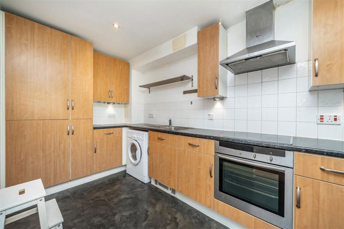 Flat Kingsland Road in Greater London