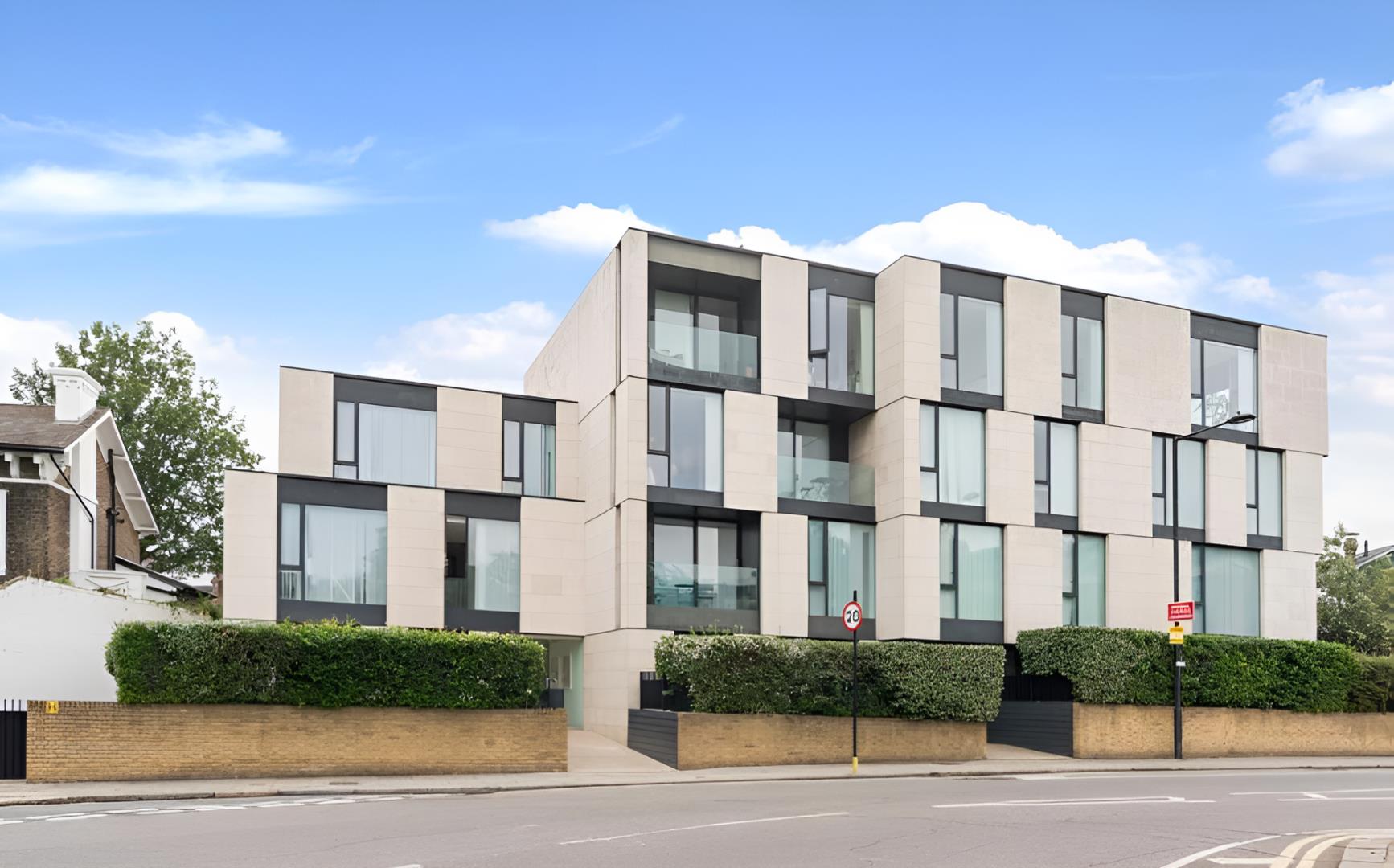 Flat Oval Road in Greater London