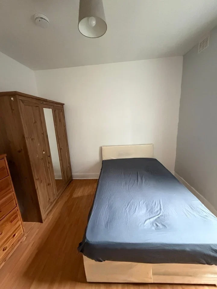 Room Finchley Road in Greater London
