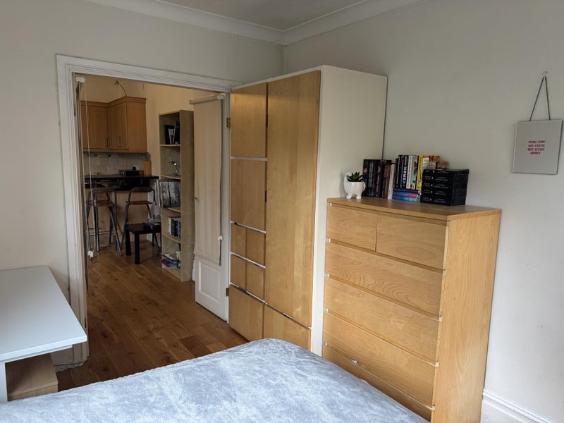 Room Stanwick Road in Greater London
