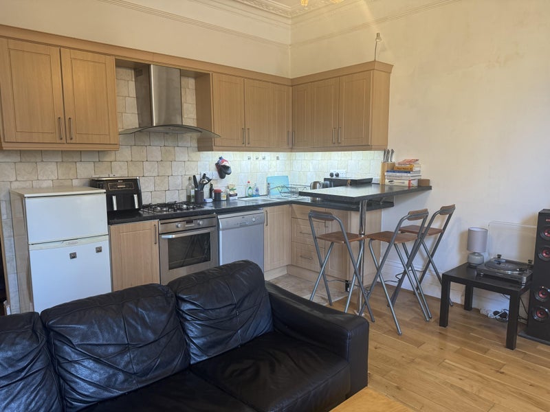 Room Stanwick Road in Greater London