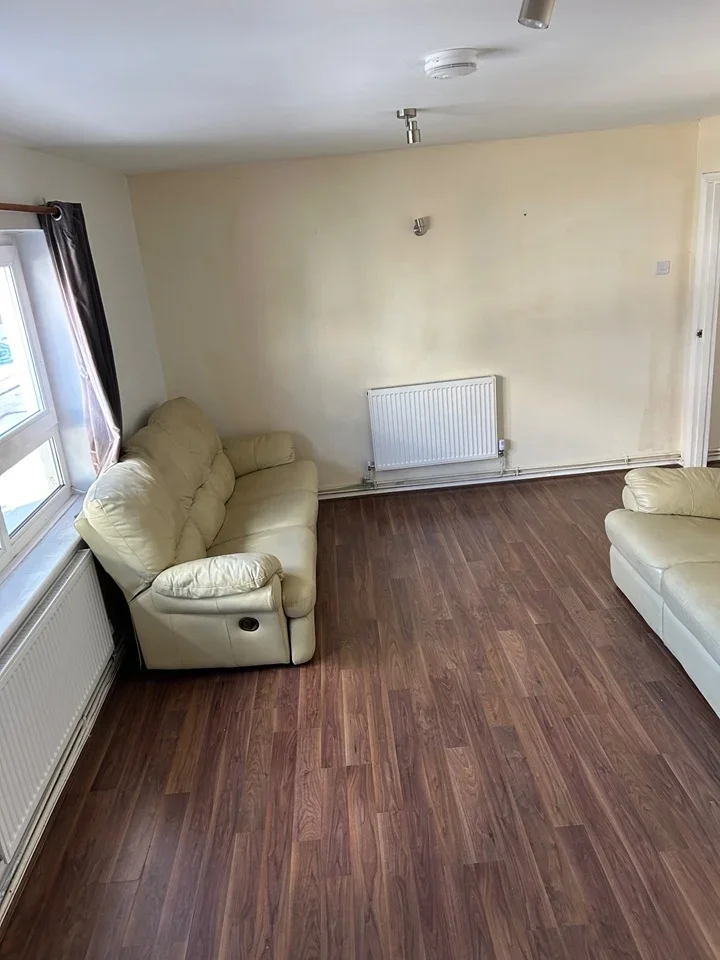 Flat Sutton Road in Greater London