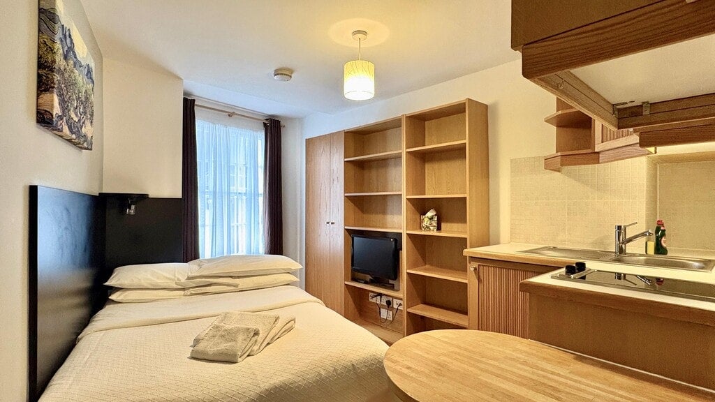 Flat Mabledon Place in Greater London