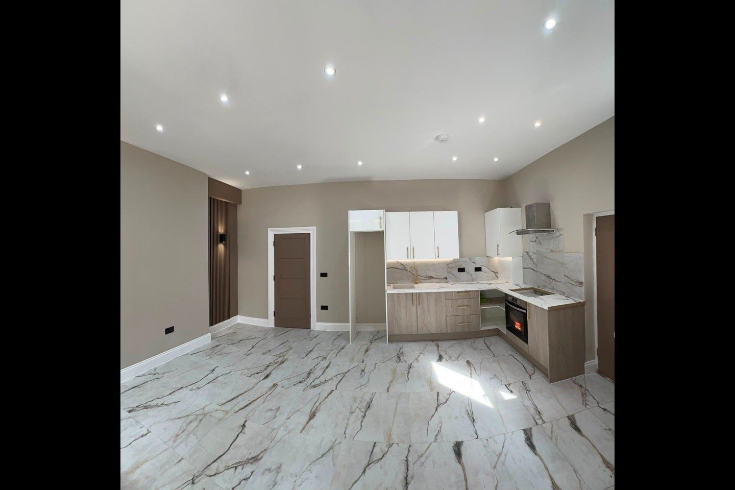 Flat Barry Road in Greater London