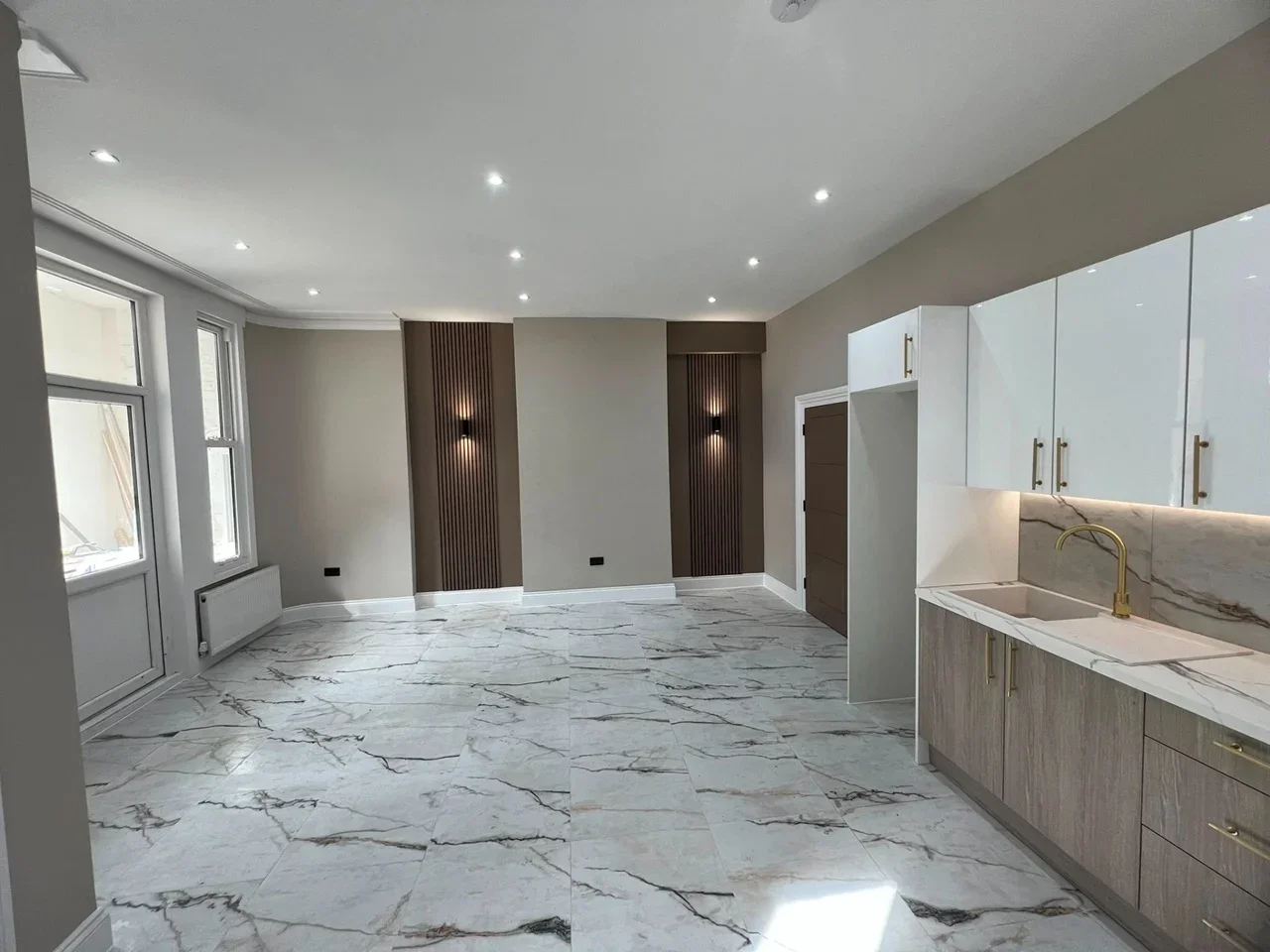 Flat Barry Road in Greater London