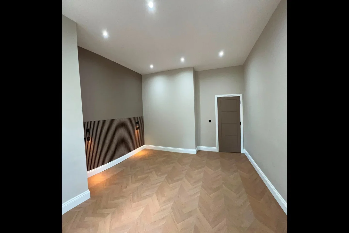 Flat Barry Road in Greater London