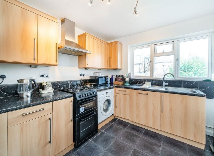 Flat Webster Gardens in Greater London