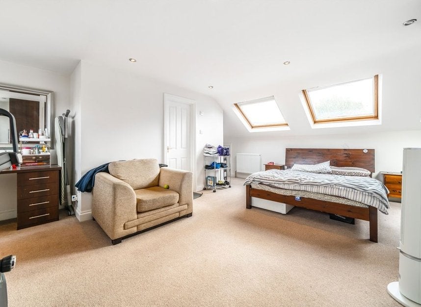 Flat Webster Gardens in Greater London