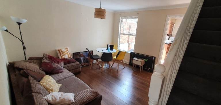 Flat Balfour Road in Chatham