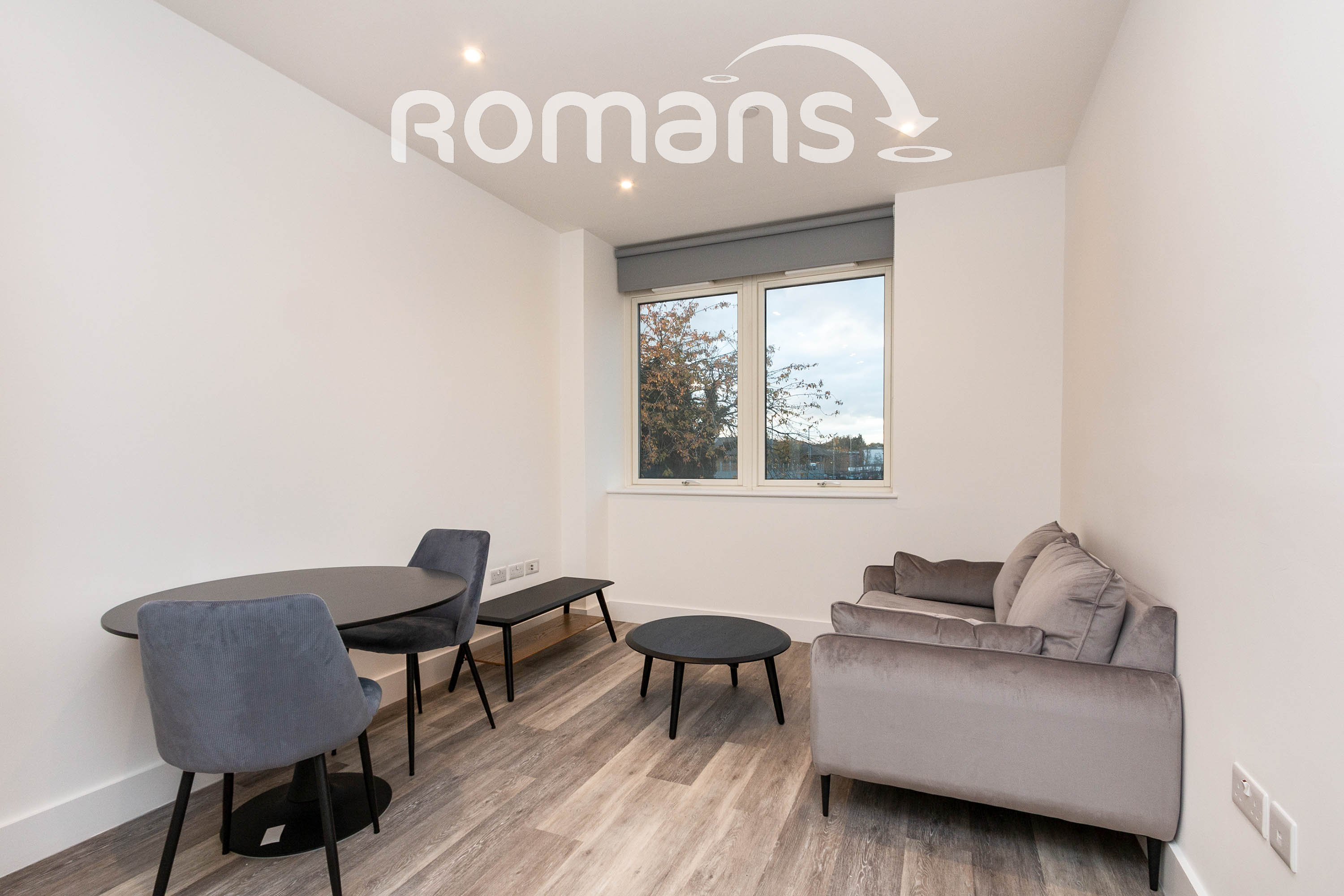Flat Lyon Way in Camberley