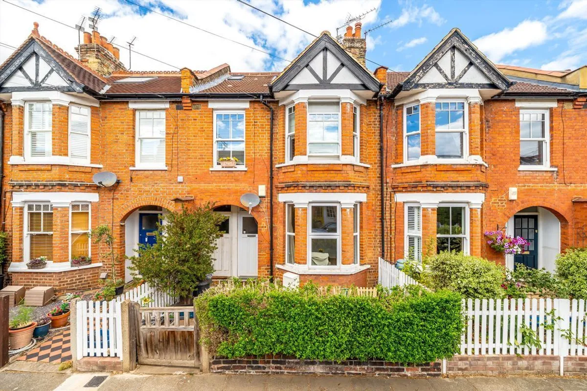 Flat Godstone Road in Greater London