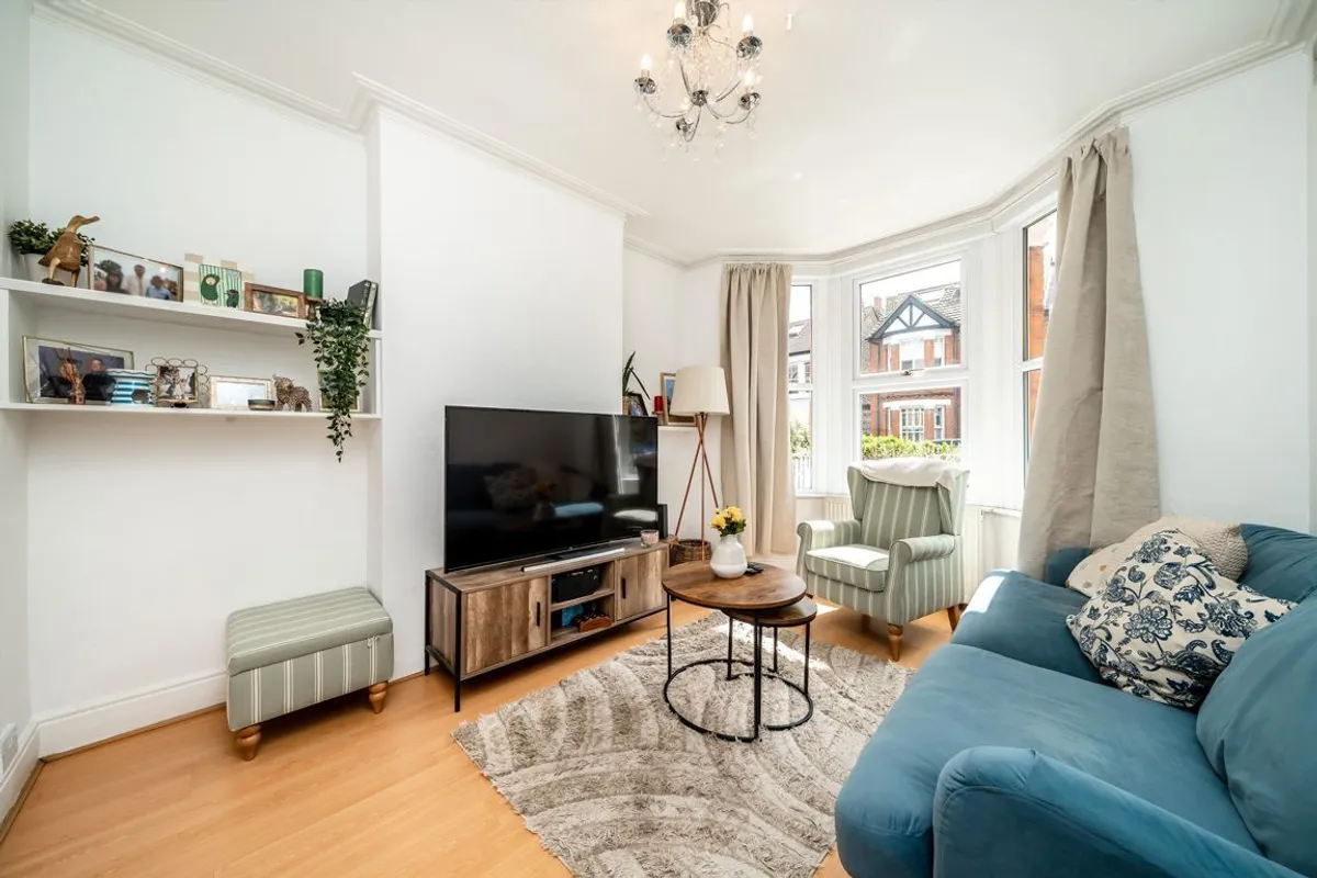 Flat Godstone Road in Greater London