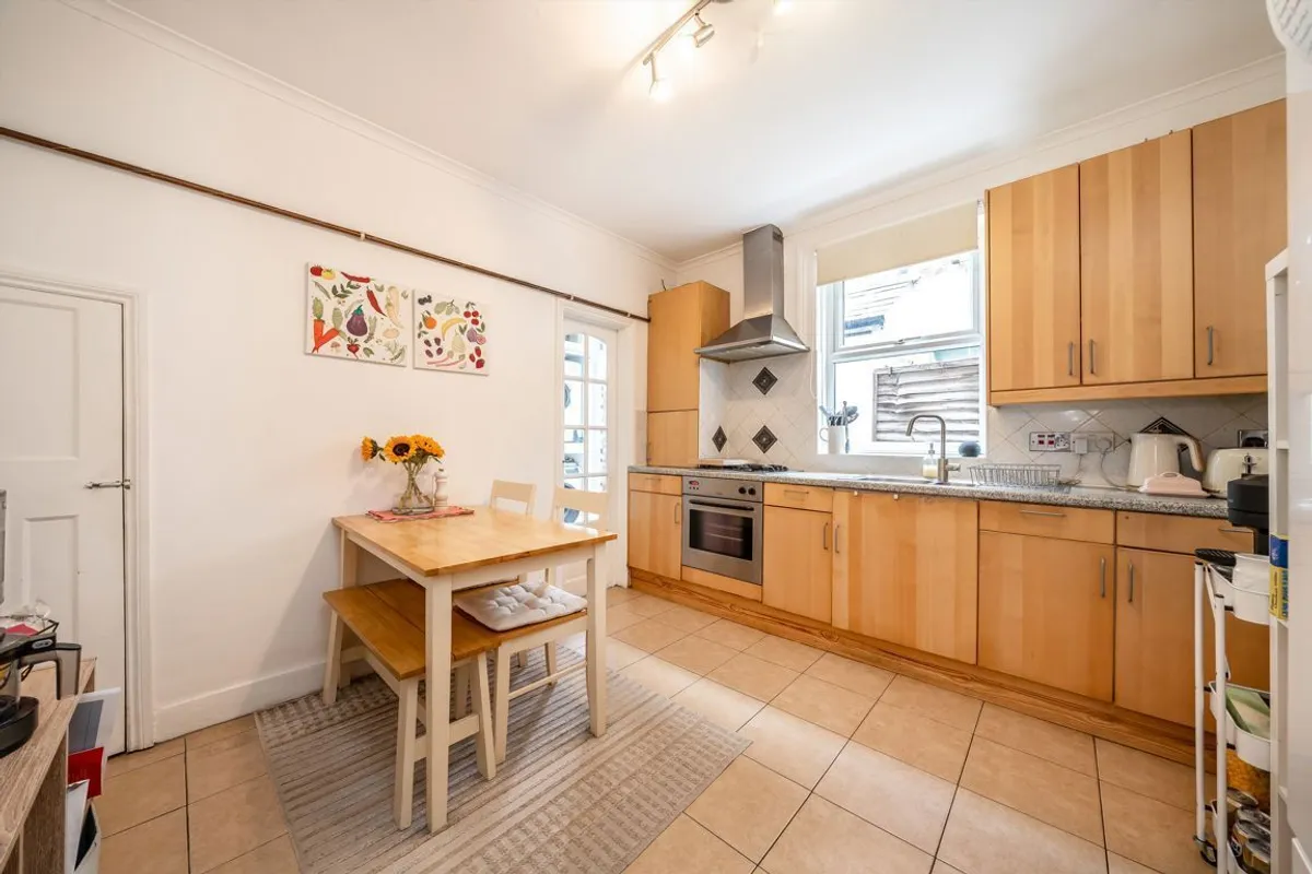 Flat Godstone Road in Greater London