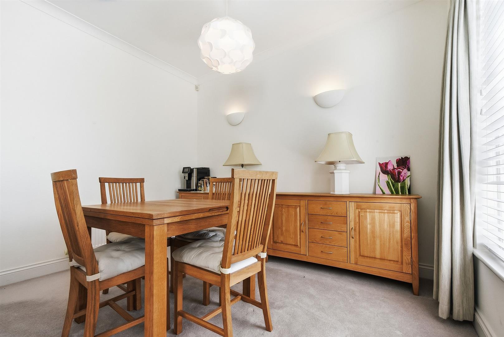 Flat Pittville Circus Road in Cheltenham