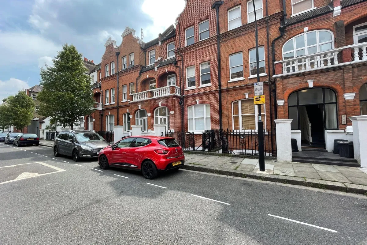 Flat Fairholme Road in Greater London