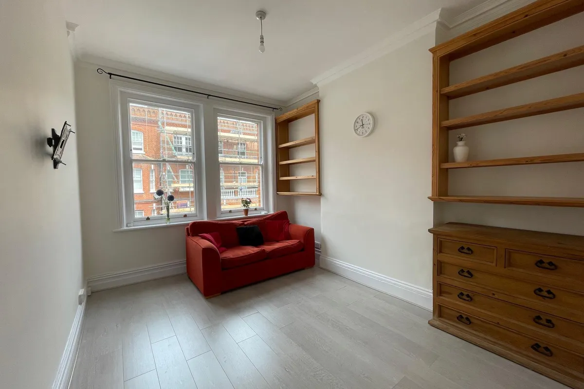 Flat Fairholme Road in Greater London