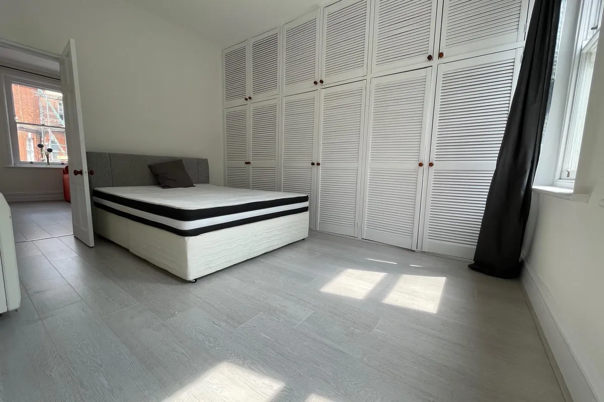 Flat Fairholme Road in Greater London