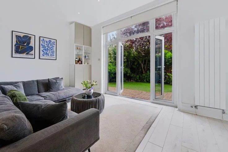 Flat Fitzjohn's Avenue in Greater London