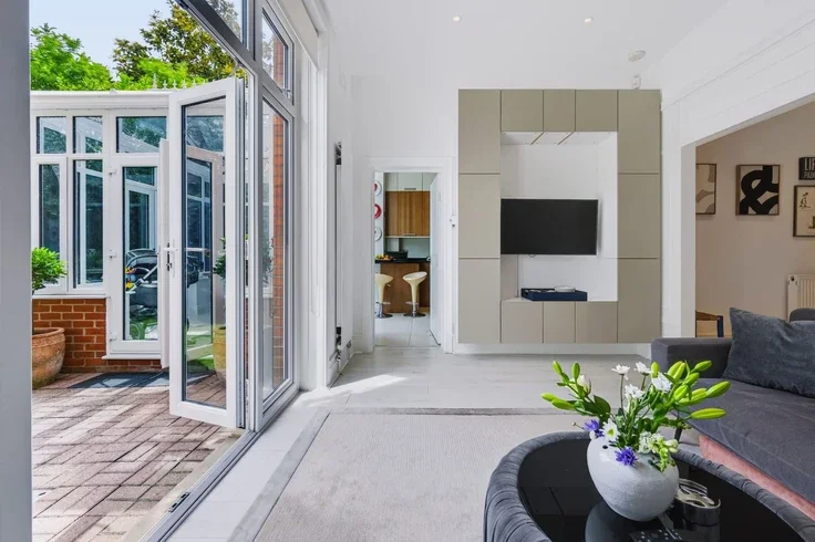 Flat Fitzjohn's Avenue in Greater London