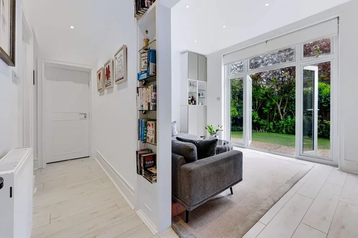 Flat Fitzjohn's Avenue in Greater London
