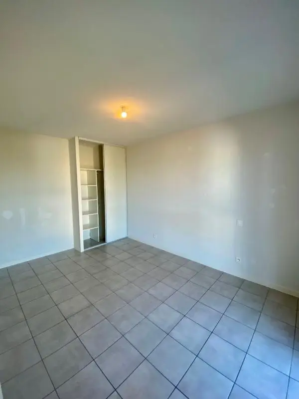 Flat Rue Paul Courtault in Lormont