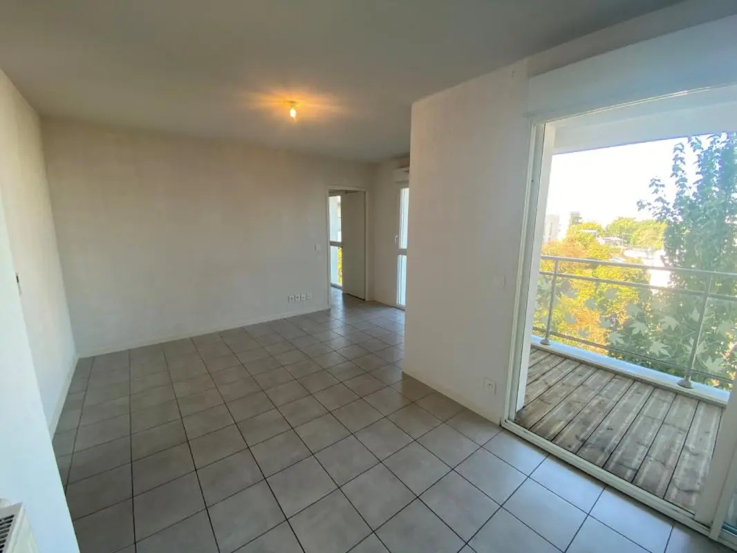 Flat Rue Paul Courtault in Lormont