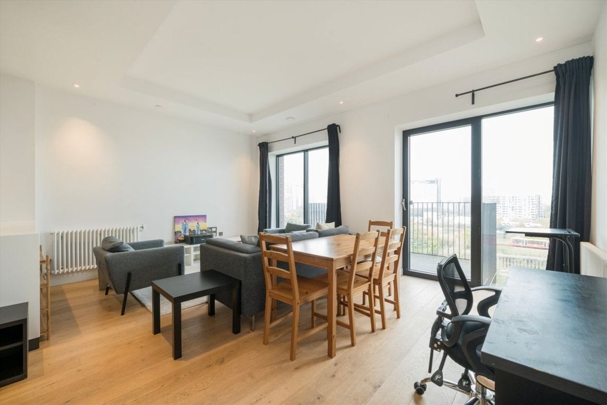 Flat Lyell Street in Greater London