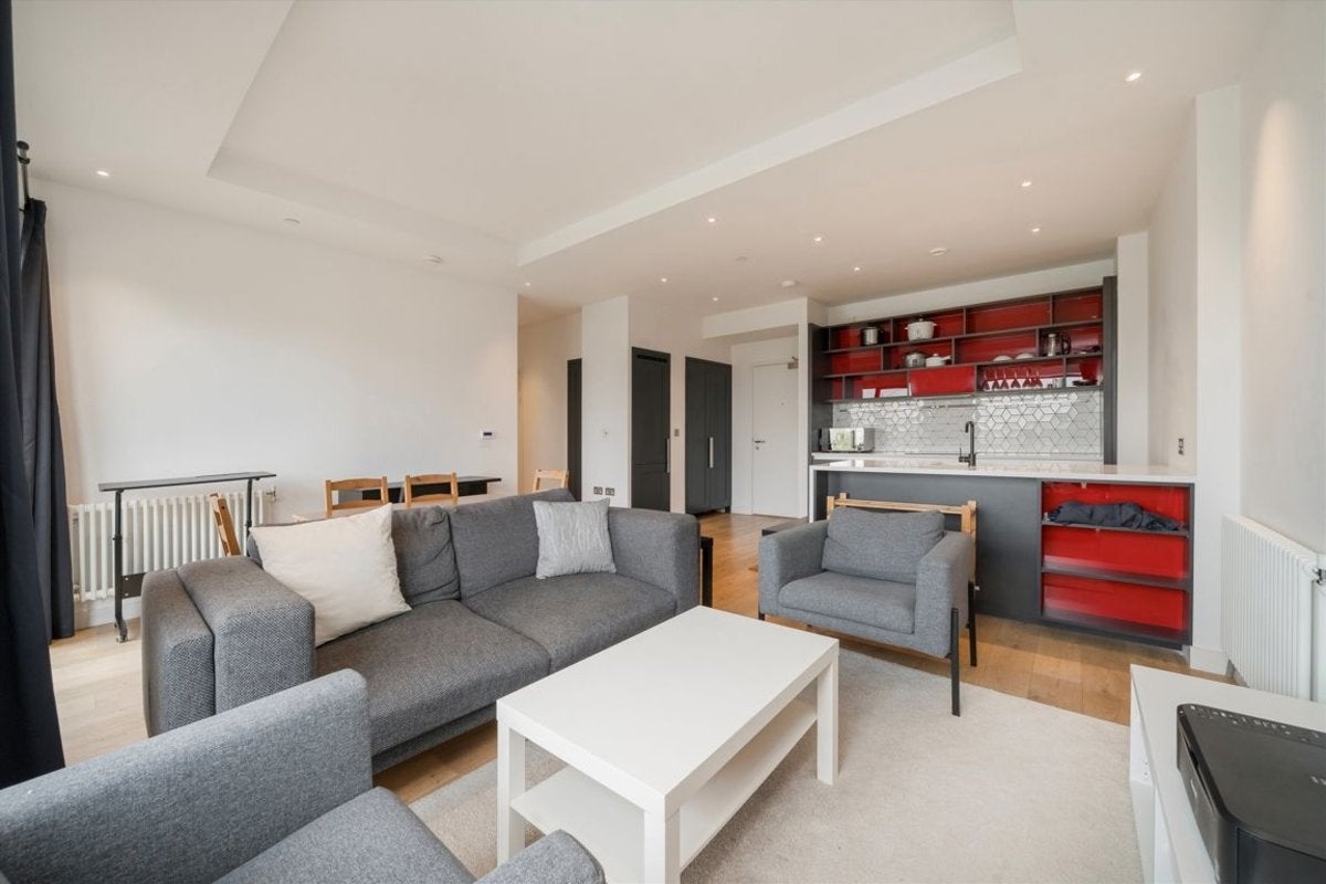 Flat Lyell Street in Greater London