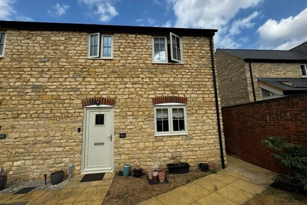 House Manor Close in Deanshanger