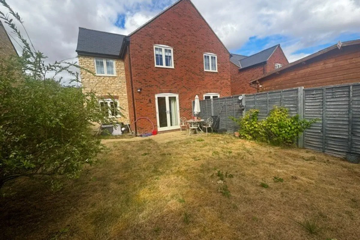 House Manor Close in Deanshanger
