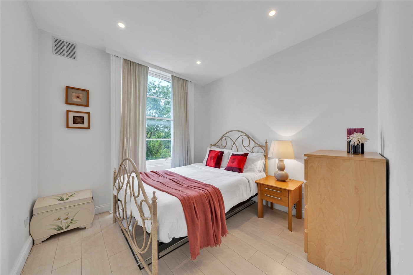 Flat Dorman Way in Greater London