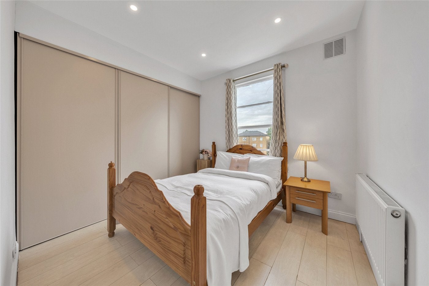 Flat Dorman Way in Greater London
