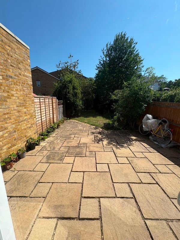 Room Dering Place in Greater London