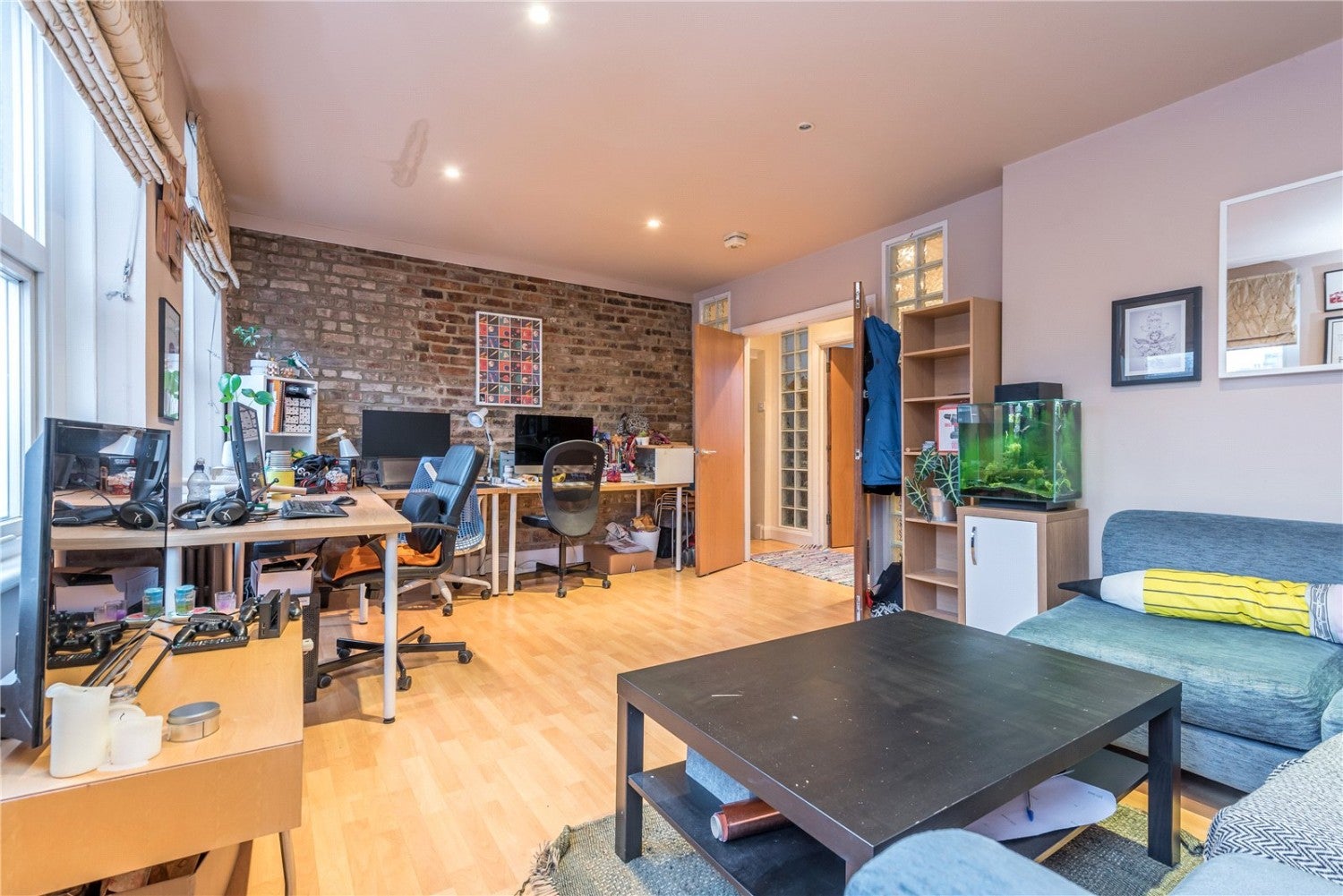 Flat Essex Road in Greater London