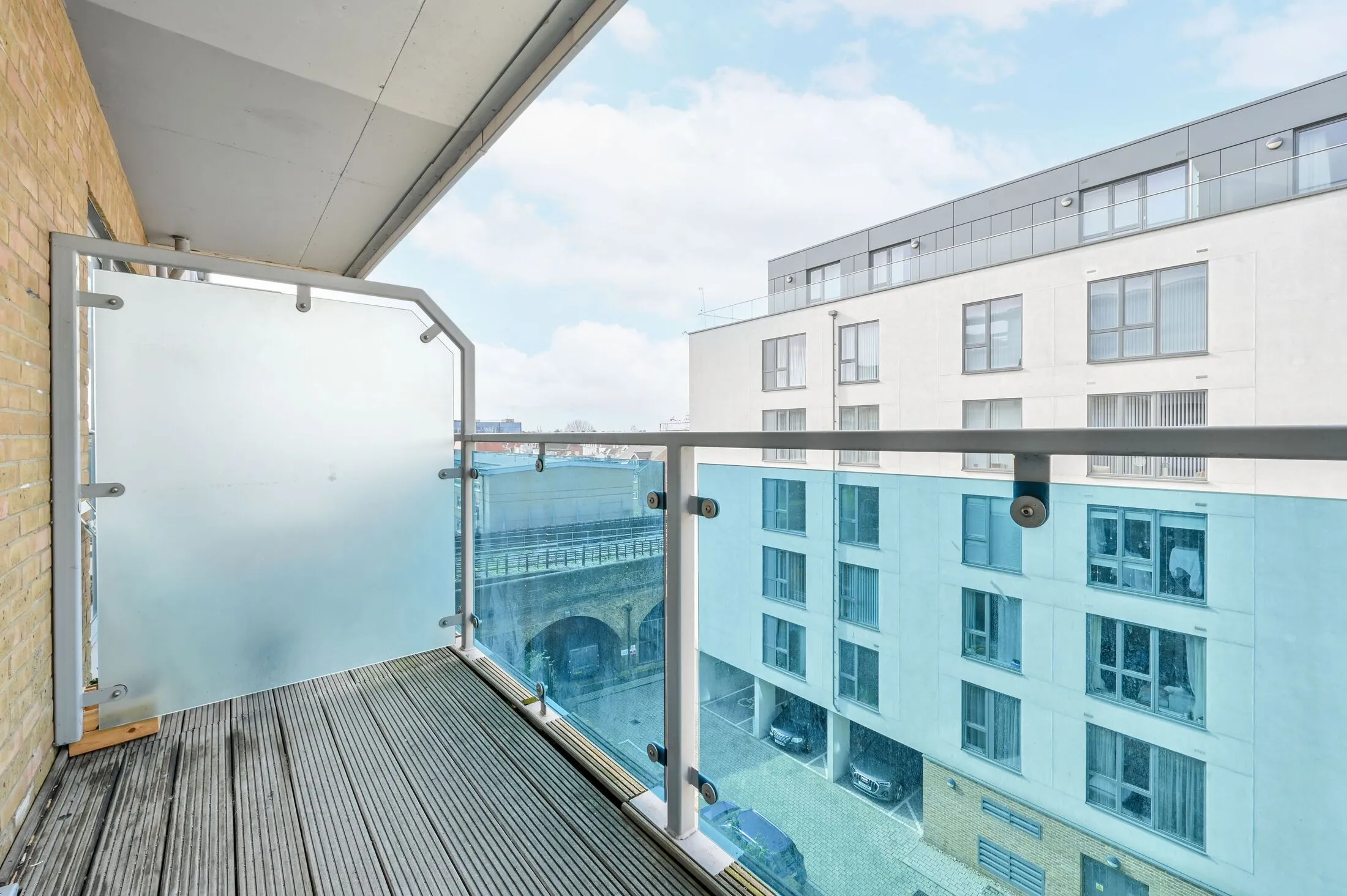 Flat Glenthorne Mews in Greater London