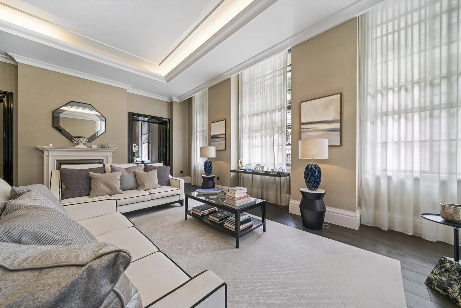 Flat Whitehall in City of Westminster