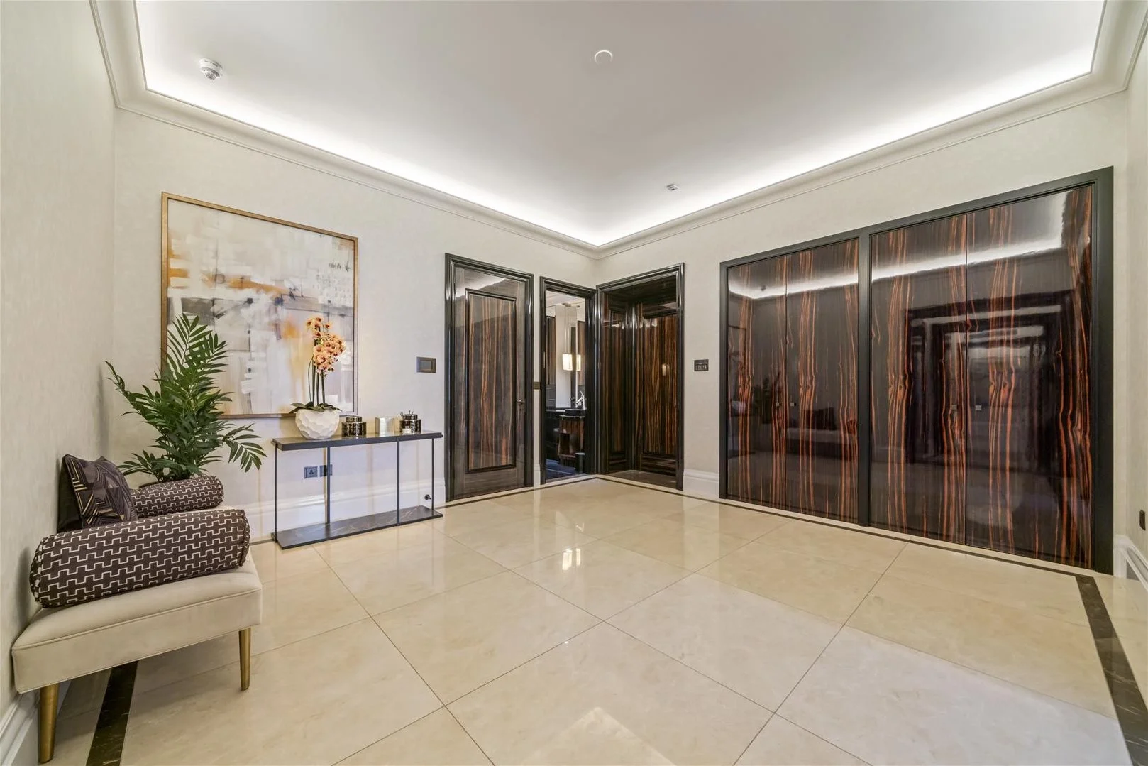 Flat Whitehall in City of Westminster
