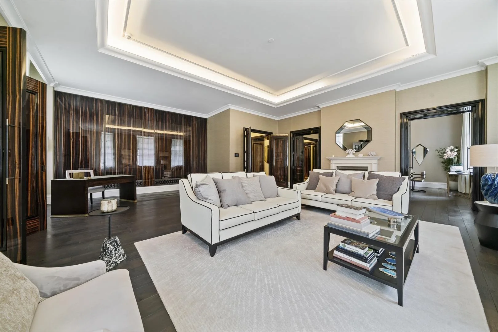 Flat Whitehall in City of Westminster