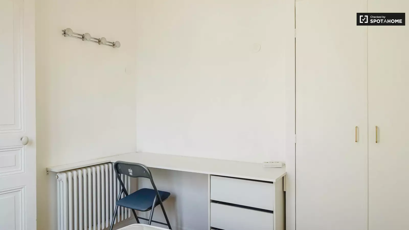 Flat Boulevard Saint-Denis in Courbevoie