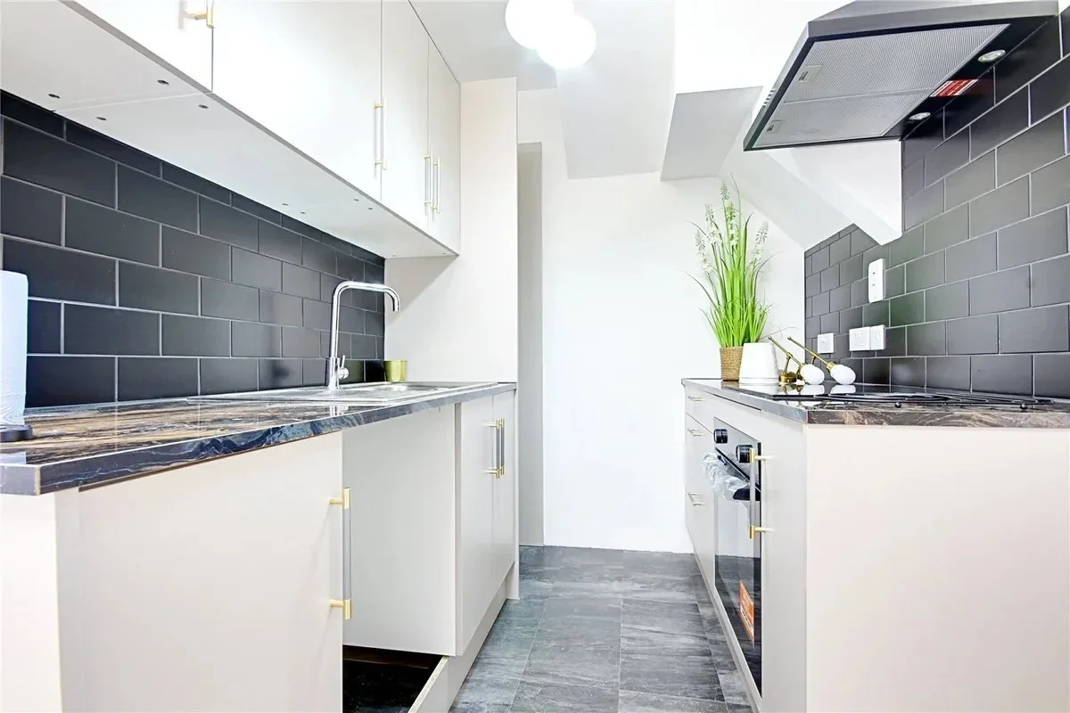 Flat Ordnance Road in Greater London