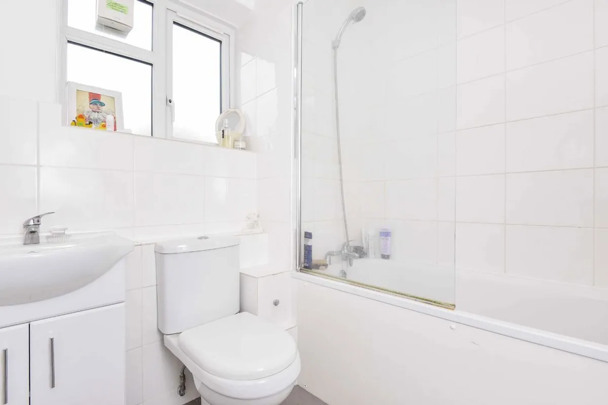 Flat Lochinvar Street in Greater London