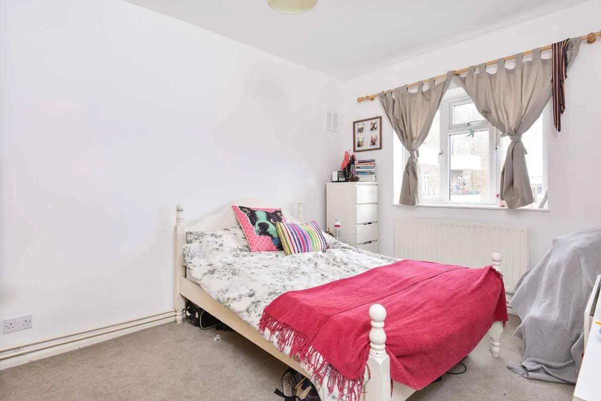 Flat Lochinvar Street in Greater London