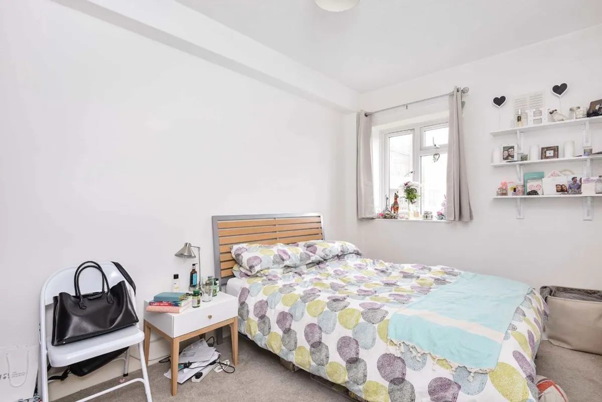 Flat Lochinvar Street in Greater London