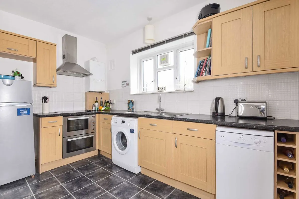 Flat Lochinvar Street in Greater London