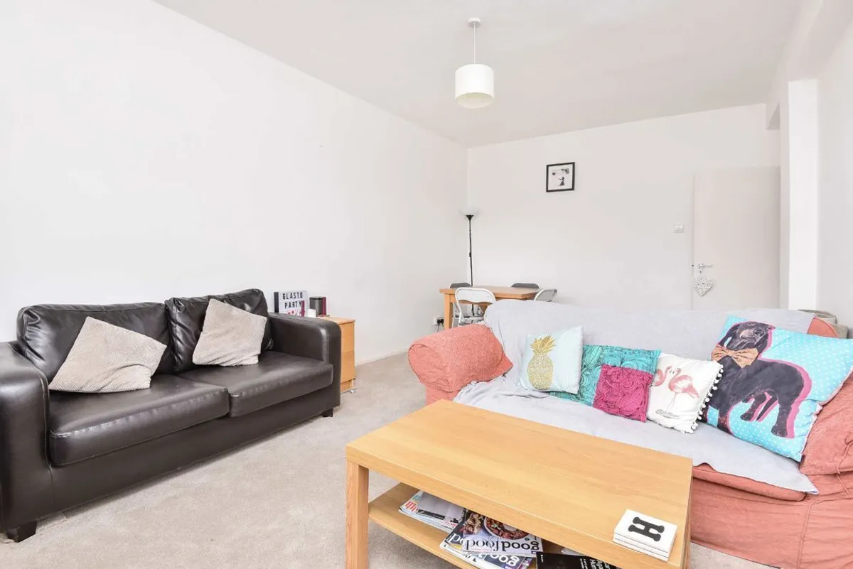 Flat Lochinvar Street in Greater London