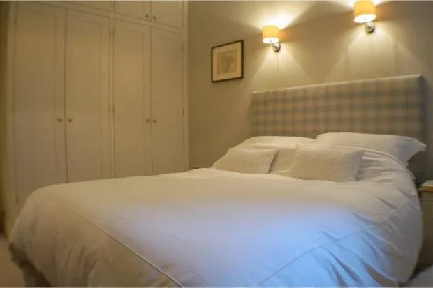 Flat Prince of Wales Drive in Greater London
