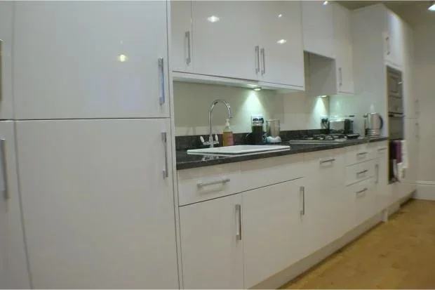 Flat Prince of Wales Drive in Greater London